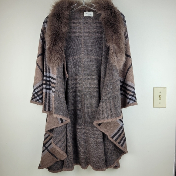 Ariana by Howard's tan black plaid cape coat waterfall front faux fur collar OS - Picture 2 of 12